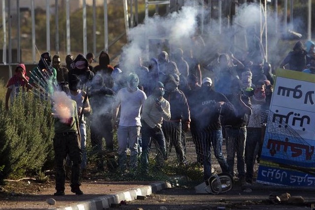 Jerusalem holy site witnesses fresh clashes