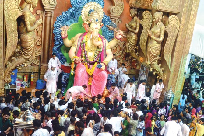 27-Lalbaugcha-Raja