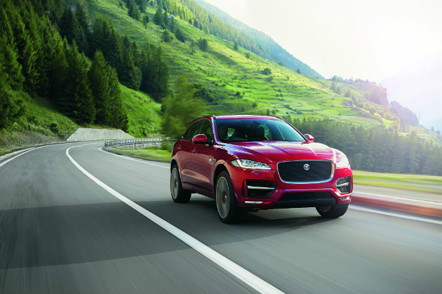 Jaguar F-Pace Sets 360-Loop Record at Frankfurt 2015