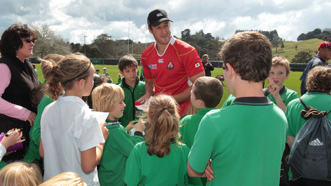 Japan player Jutin Ives with younf New Zealand fans at the 2011 Rugby World Cup