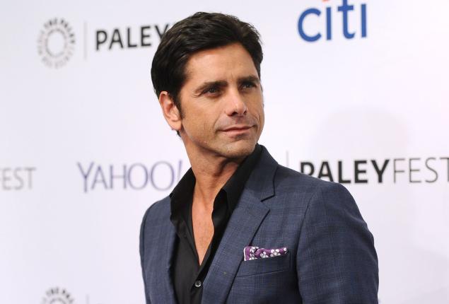 John Stamos says Mary Kate and Ashley Olsen are welcome on “Fuller House” anytime