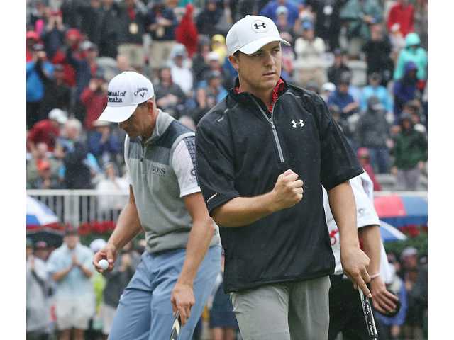 Jordan Spieth closes in on $10 million prize with 54-hole lead at Tour Championship