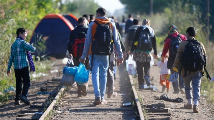 Refugee crisis: EU president wants to distribute another 120000 across Europe