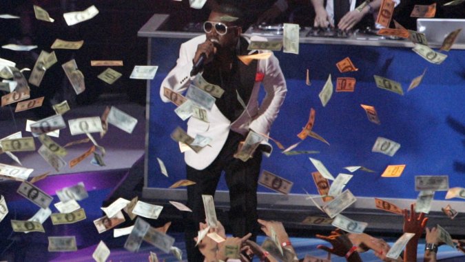 Kanye West performs at the 2005 MTV Video Music Awards