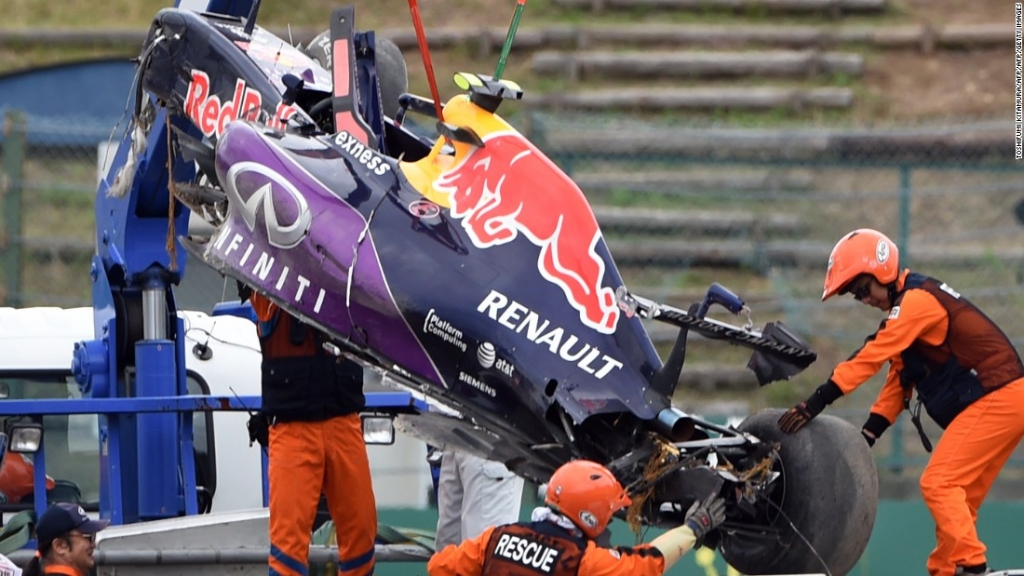 The race car of Red Bull driver Daniil Kvyat of Russia is moved onto a truck after his crash in the qualifying session at the Formula One Japanese Grand Prix in Suzuka