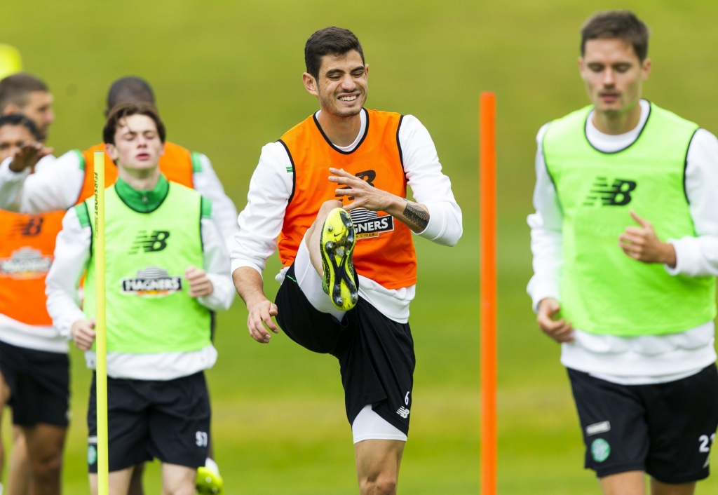 24/09/15. LENNOXTOWN. Celtic's Nir Bitton stretches off in training