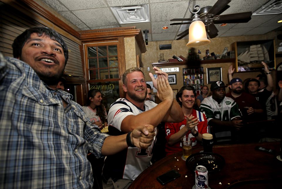 Pats fans find few friends in enemy territory for NFL opener