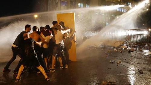 At least 20 hurt in Beirut protest against govt trash crisis