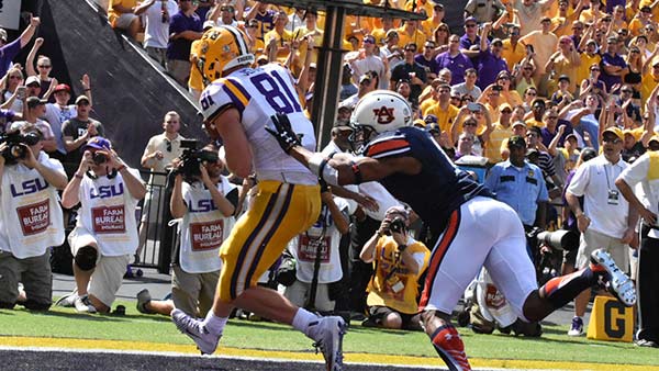 Leonard Fournette will not stop murdering Auburn