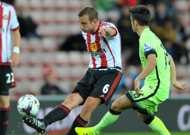 Lee Cattermole in action for Sunderland