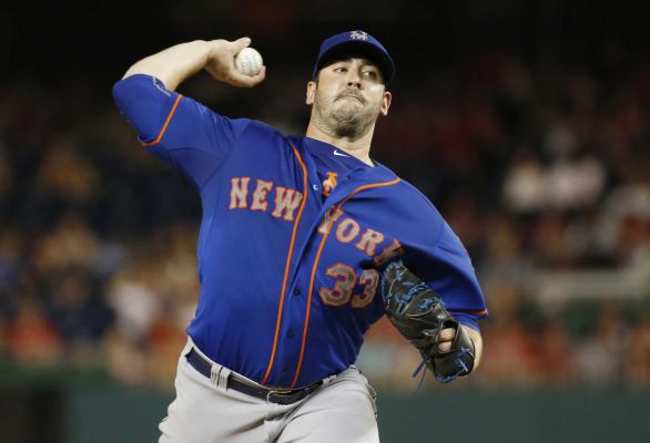 New York Mets starting pitcher Matt Harvey throws