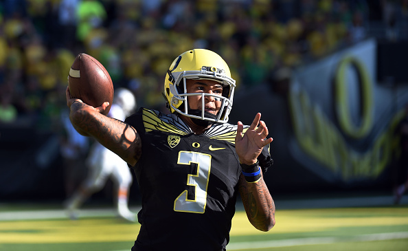 Oregon Ducks quarterback Vernon Adams Jr