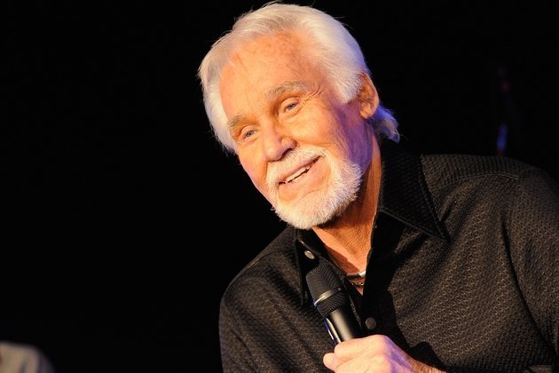 Music legend Kenny Rogers has announced his retirement from touring- but not before a farewell tour