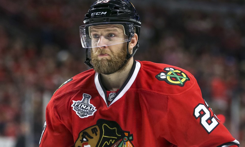 Dennis Robertson traded to Blackhawks in deal involving Kris Versteeg