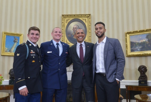 Obama lauds train heroes at White House