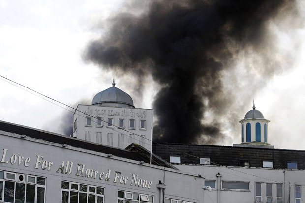 PA    
     BRAVE Crews saved Baitul Futuh mosque in Morden by containing the blaze to admin buildings