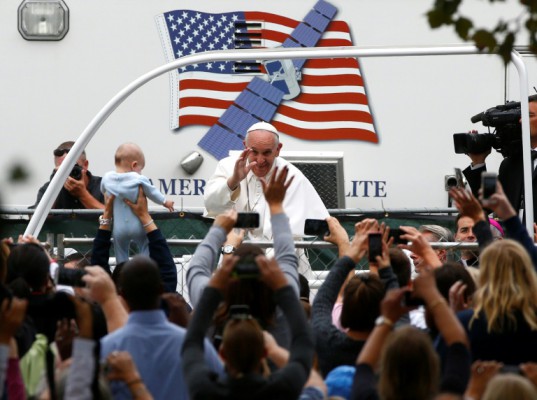 POOL  AFP  Tony Gentile Pope Francis waves to people from the popemobile during a parade