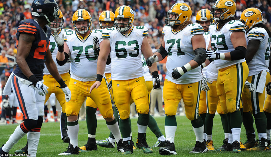 Packers lose starting tackle Bryan Bulaga to knee injury