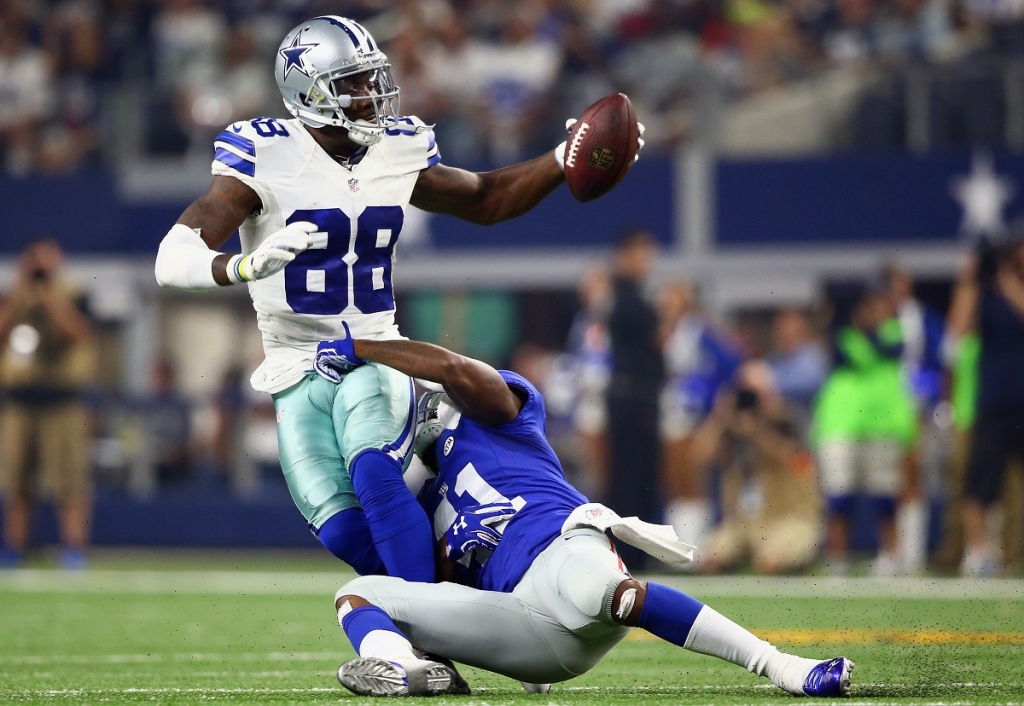 Dez Bryant #88 of the Dallas Cowboys makes a pass reception against Dominique Rodgers Cromartie #41 of the New York Giants in the second quarter at AT&T Stadium