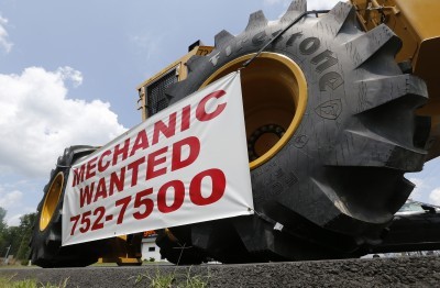 Shaking off turmoil, US firms added 200000 jobs in Sept., ADP says