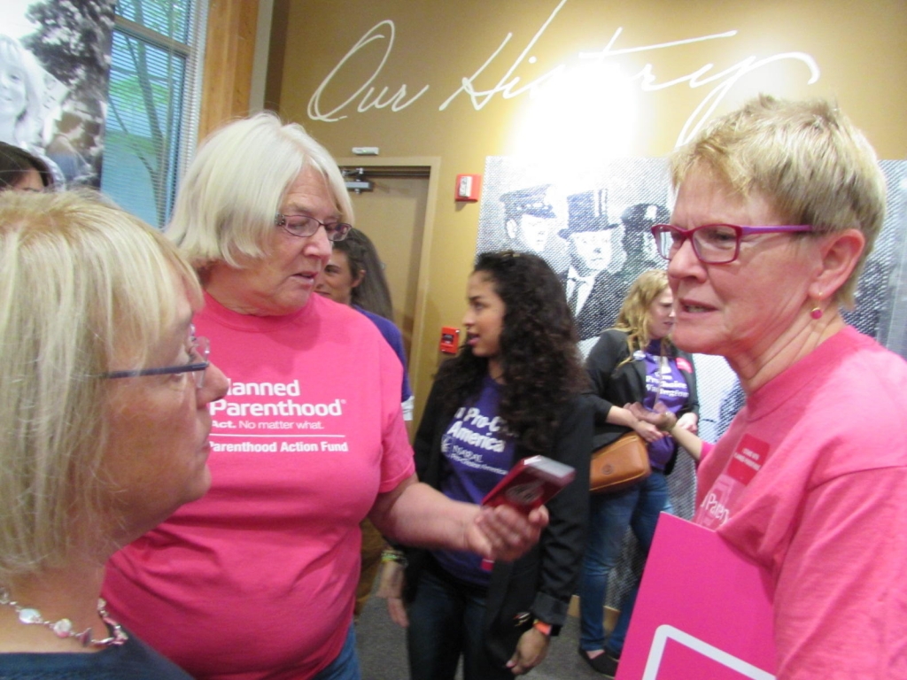 Sen. Patty Murray speaks with Planned Parenthood volunteer Barbara Culp