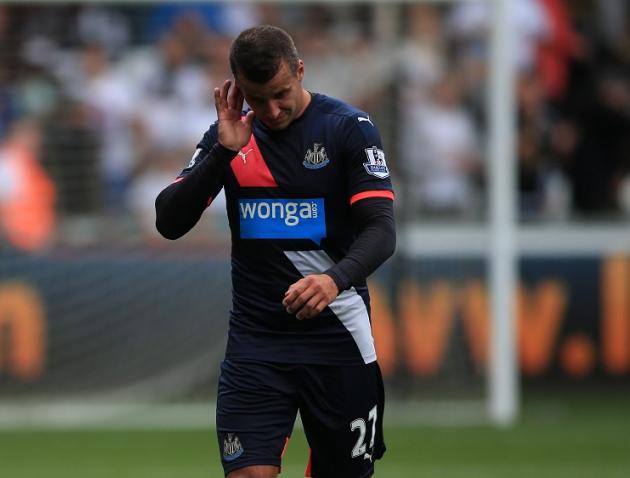 Photos: Newcastle trio practise free kicks ahead of Sheffield Wednesday clash