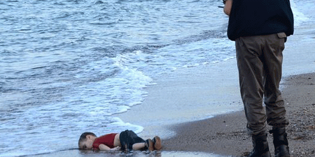 Family of Syrian toddler on Turkish beach tried to reach Canada-report