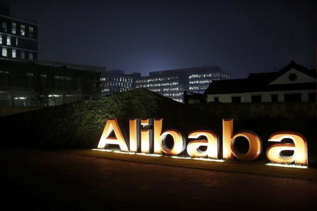 Yahoo rises on decision to proceed with Alibaba stake spinoff