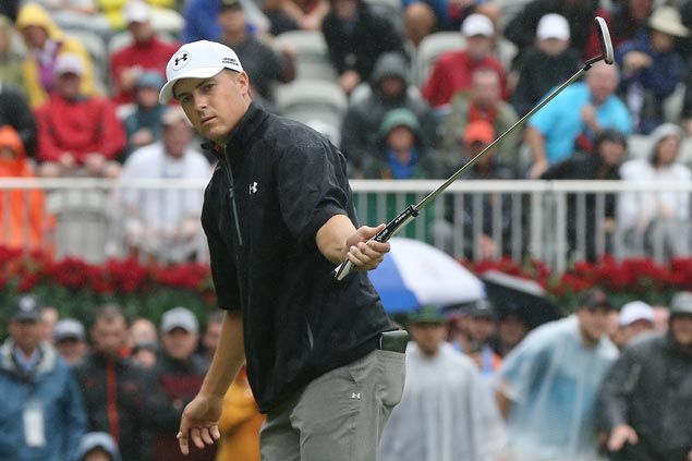 Jordan Spieth overtakes Henrik Stenson for lead in Tour Championship