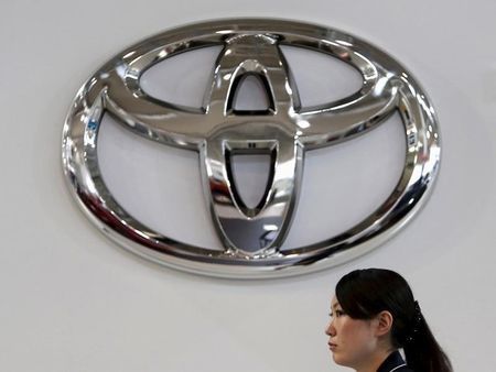 US-TOYOTA-SAFETY:Toyota says aims to commercialize semi-autonomous cars around 2020