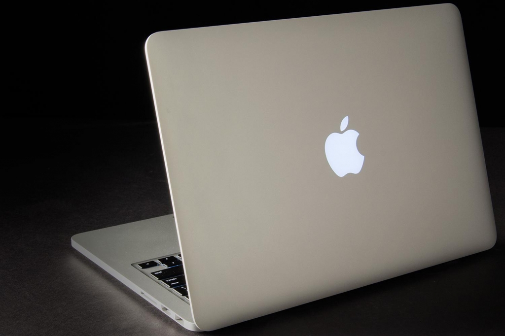 Apple-MacBook-Pro-13-Ret-2015-lidlogo