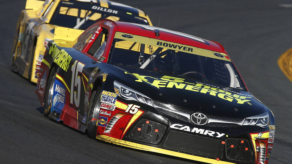 Clint Bowyer to race for HScott Motorsports in 2016