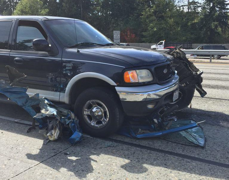 Collision closes I-5 north near Kent