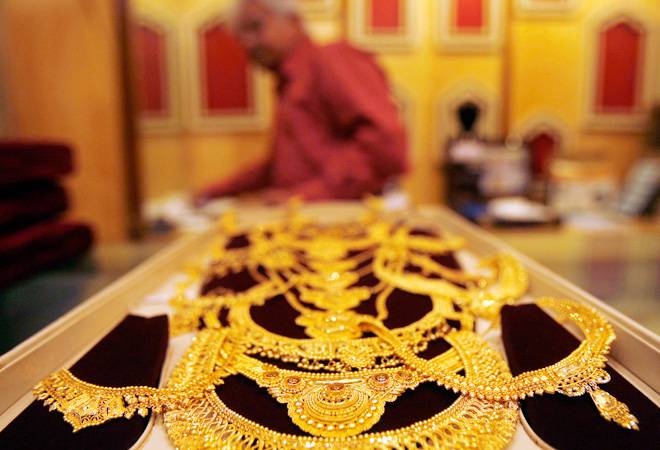 Gold near 3-1/2-month high on bets Federal Reserve to delay rate hike