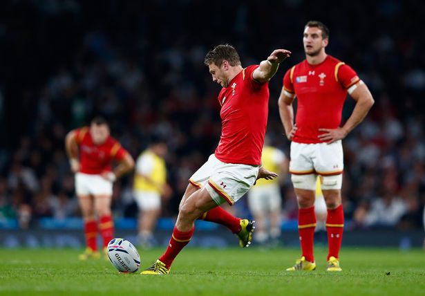 Dan Biggar kicking a penalty against England