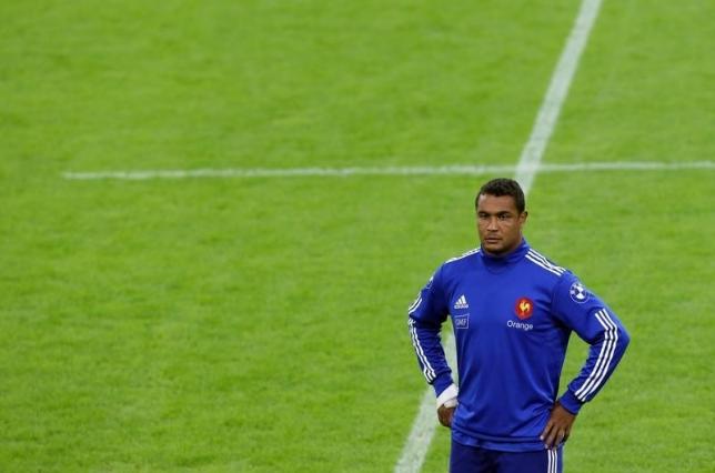 France captain Thierry Dusautoir has dismissed talk of player unrest on the eve of Les Bleus Rugby World Cup quarter-final against New Zealand