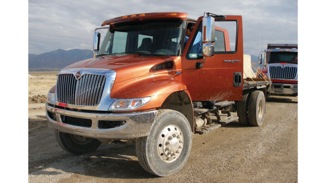 Navistar to build medium-duty trucks for GM