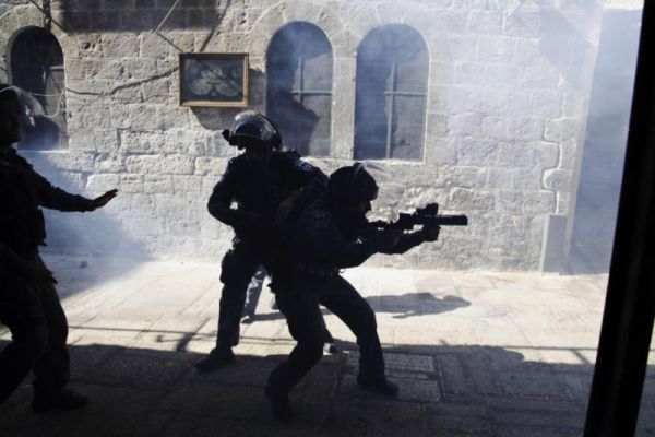 Israeli border policemen fire tear gas during