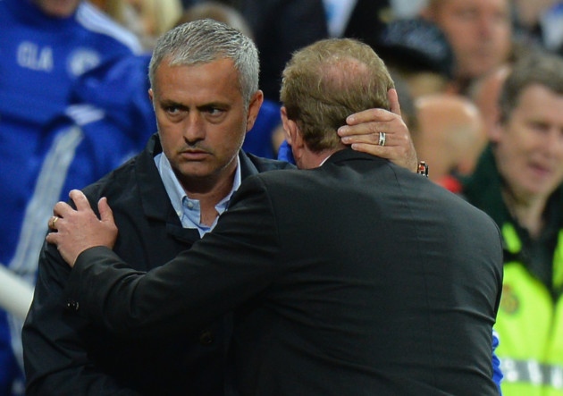 Jose Mourinho and Steve Mc Claren shake hands after 2-2 draw