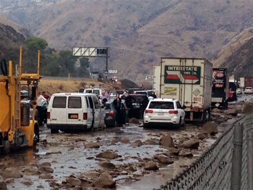 Hundreds of vehicles stuck in mudslide on Hwy 58 in Mojave desert