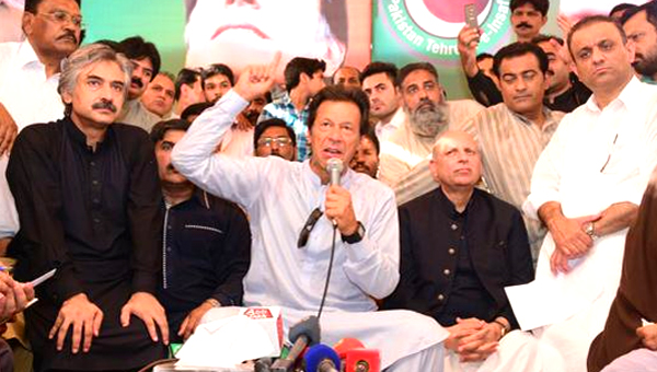 Imran Khan welcomes 32 PML-N workers joining PTI