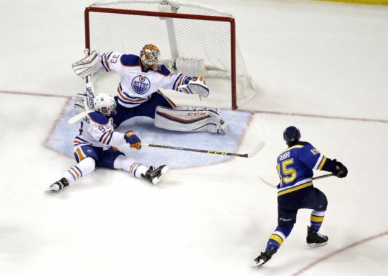 St. Louis Blues Robby Fabbri right scores past