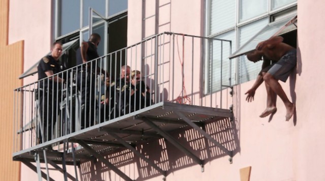 Suspect dangling from SF building in standoff in custody