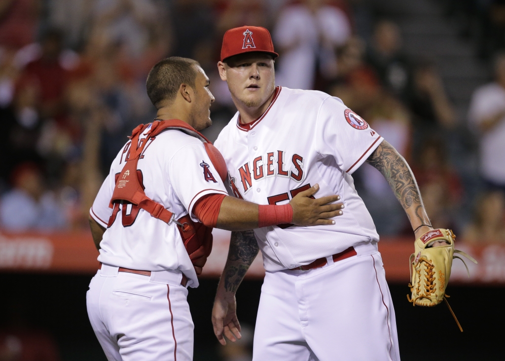 Rangers win AL West on final day, Hamels beat Angels 9-2