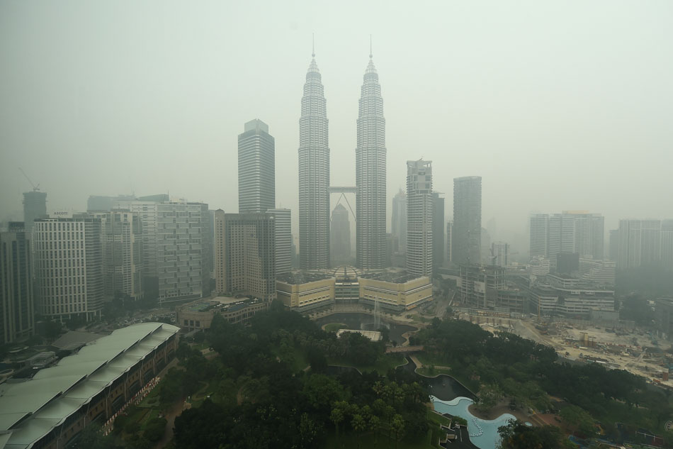 Haze: Indonesia seeks outside help after failed attempts