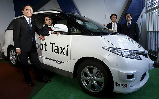 Robot Taxi Inc. Hisashi Taniguchi, the president of Robot Taxi Inc. Hiroshi Nakajima, and the Mayor of Kanagawa prefecture Yuj