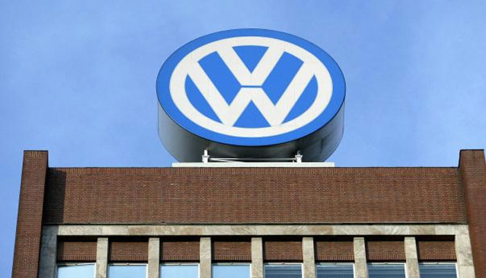 Volkswagen steams ahead with recall plan hunts for culprits in pollution scam