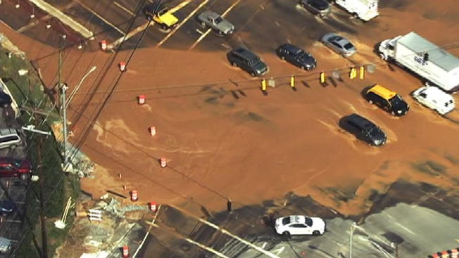 Water main break causes flooded roadway on Rockville Pike