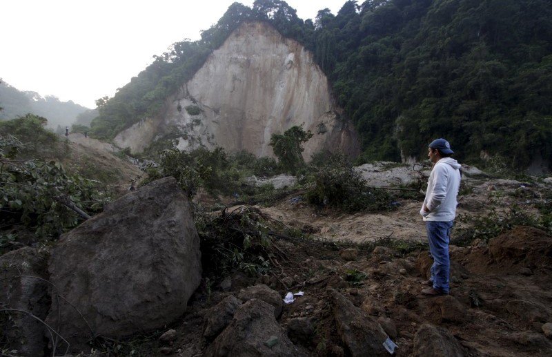 At least 9 dead in Guatemala mudslide