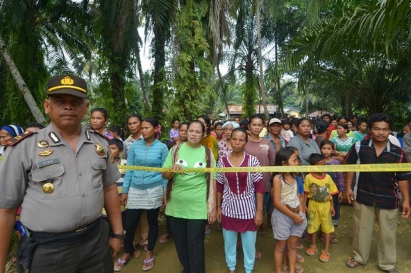 Churches attacked and one man killed in clashes Aceh, Indonesia